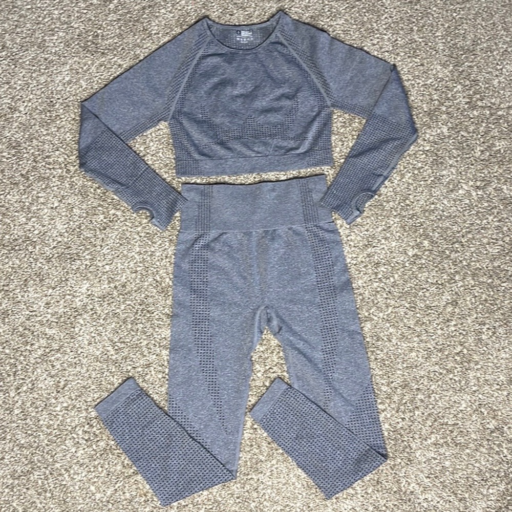 Women’s Workout Set: Amazon
